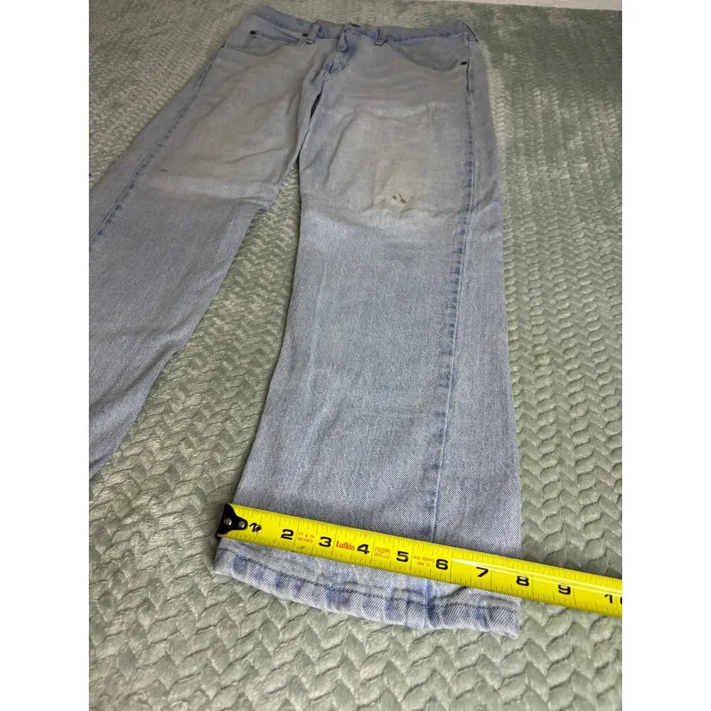 2000s Wrangler Light Wash Jeans 32x30 Straight Leg Distressed